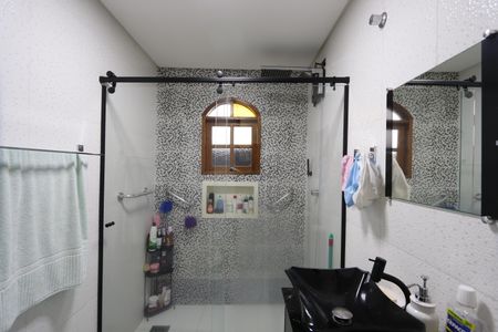 Casa à venda com 130m², 3 quartos e 2 vagasBanheiro