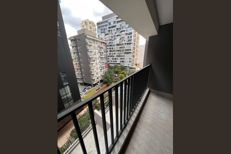 varanda de kitnet/studio para alugar com 1 quarto, 30m² em Sumarezinho, São Paulo