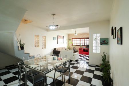 Casa à venda com 300m², 4 quartos e 3 vagasSala