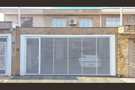 Casa à venda com 105m², 2 quartos e 2 vagasFachada