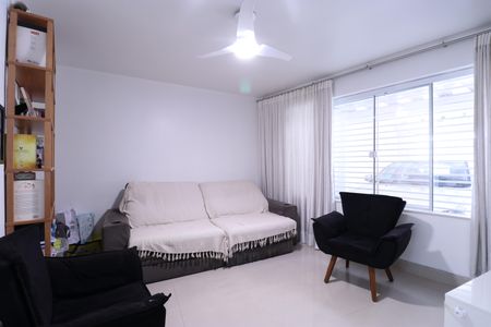 Casa à venda com 105m², 2 quartos e 2 vagasSala