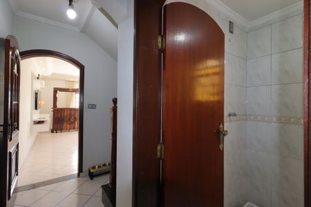 Casa à venda com 240m², 3 quartos e 4 vagasCorredor piso inferior