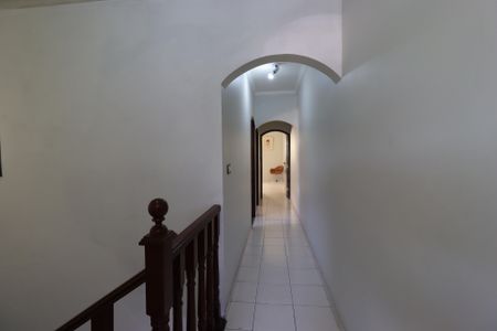 Casa à venda com 240m², 3 quartos e 4 vagasCorredor piso superior