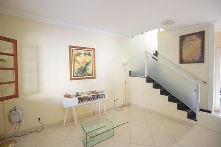 Sala de casa à venda com 4 quartos, 255m² em Tropical, Contagem