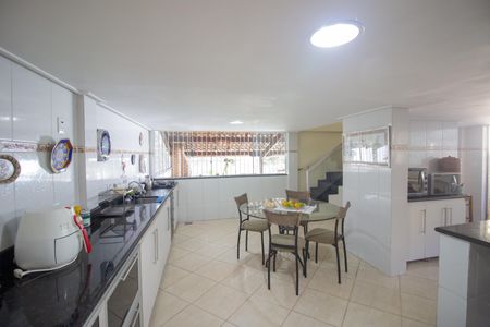 Casa à venda com 255m², 4 quartos e 7 vagasCozinha
