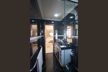 Casa à venda com 255m², 4 quartos e 7 vagasBanheiro da Suíte