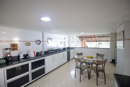 Casa à venda com 255m², 4 quartos e 7 vagasCozinha