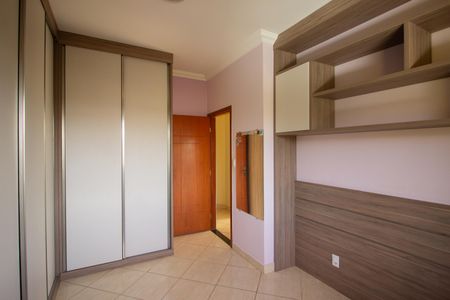 Casa à venda com 255m², 4 quartos e 7 vagasQuarto 2