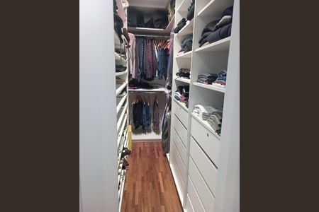 Casa à venda com 170m², 3 quartos e 2 vagas Casa à venda com 170m², 3 quartos e 2 vagasCloset