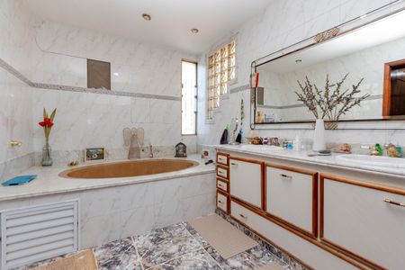 Casa para alugar com 195m², 4 quartos e 4 vagasBanheiro da Suíte 1