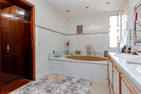 Casa para alugar com 195m², 4 quartos e 4 vagasBanheiro da Suíte 1