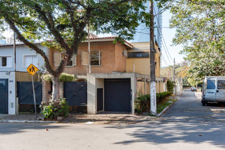 Casa para alugar com 195m², 4 quartos e 4 vagasFachada