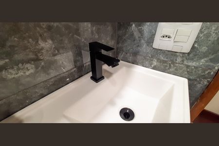 Apartamento à venda com 50m², 2 quartos e 1 vaga Apartamento à venda com 50m², 2 quartos e 1 vagaBanheiro Social