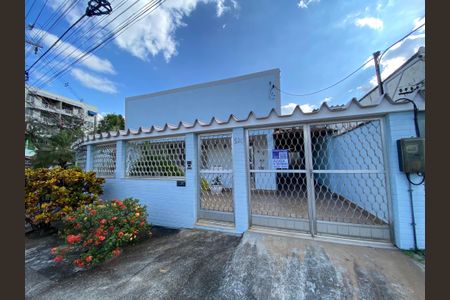 Casa à venda com 170m², 4 quartos e 2 vagasFachada