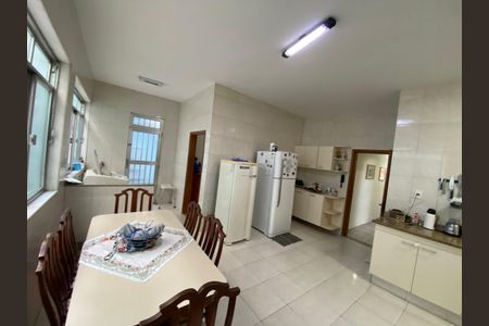 Casa à venda com 170m², 4 quartos e 2 vagasCozinha / Copa