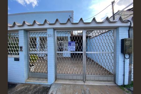 Casa à venda com 170m², 4 quartos e 2 vagasFachada