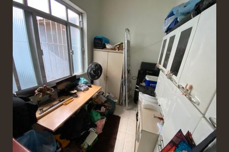 Casa à venda com 170m², 4 quartos e 2 vagasQuarto Serviço / Escritório