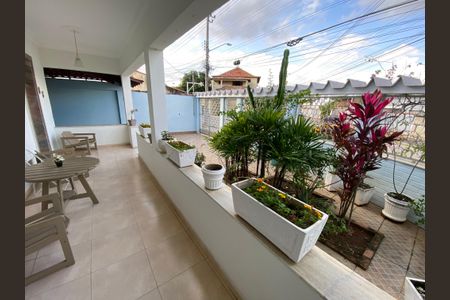 Casa à venda com 170m², 4 quartos e 2 vagasQuintal