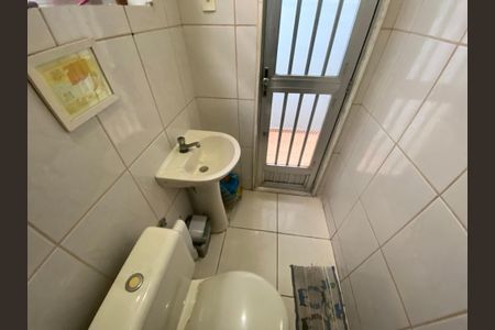 Casa à venda com 170m², 4 quartos e 2 vagasBanheiro 2