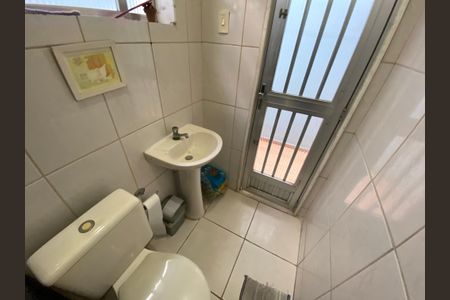Casa à venda com 170m², 4 quartos e 2 vagasBanheiro 2