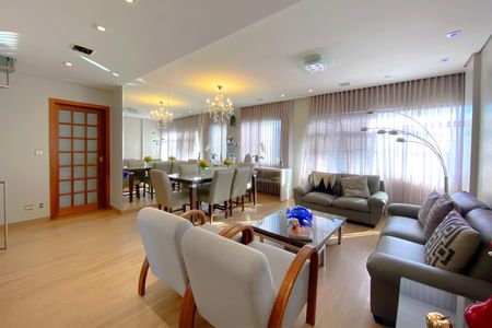 Apartamento à venda com 220m², 4 quartos e 2 vagasSala
