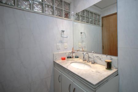 Apartamento à venda com 220m², 4 quartos e 2 vagasBanheiro