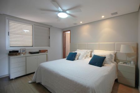 Apartamento à venda com 220m², 4 quartos e 2 vagasSuíte Master