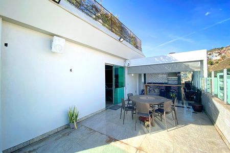 Apartamento à venda com 220m², 4 quartos e 2 vagasCobertura