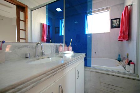 Apartamento à venda com 220m², 4 quartos e 2 vagasBanheiro da Suíte 1