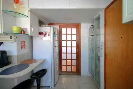 Apartamento à venda com 220m², 4 quartos e 2 vagasCozinha