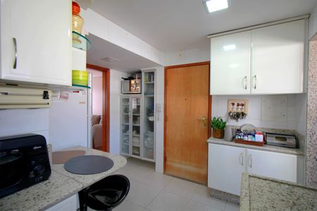 Apartamento à venda com 220m², 4 quartos e 2 vagasCozinha
