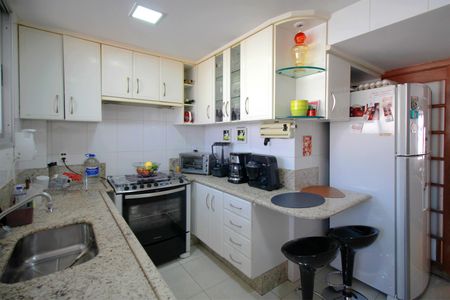 Apartamento à venda com 220m², 4 quartos e 2 vagasCozinha