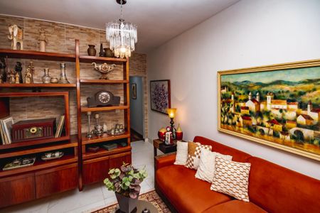 Casa à venda com 130m², 4 quartos e 2 vagasSala