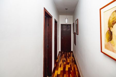 Casa à venda com 130m², 4 quartos e 2 vagasCorredor