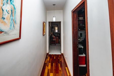 Casa à venda com 130m², 4 quartos e 2 vagasCorredor