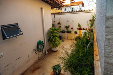 Casa à venda com 130m², 4 quartos e 2 vagasÁrea externa