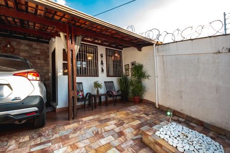 Casa à venda com 130m², 4 quartos e 2 vagasGaragem