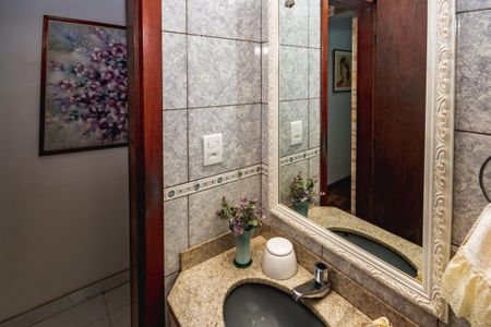 Casa à venda com 130m², 4 quartos e 2 vagasBanheiro Social