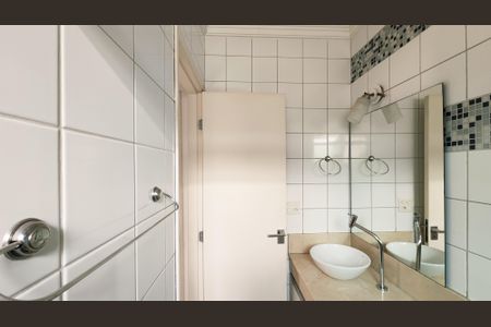 Casa de condomínio à venda com 110m², 3 quartos e 2 vagasBanheiro Social