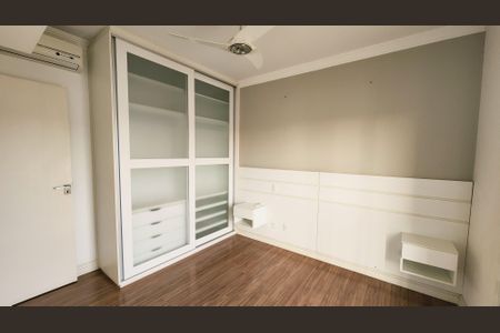 Casa de condomínio à venda com 110m², 3 quartos e 2 vagasSuíte