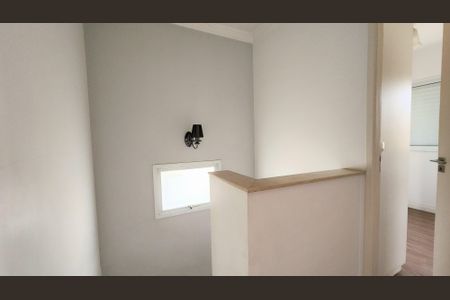 Casa de condomínio à venda com 110m², 3 quartos e 2 vagasCorredor
