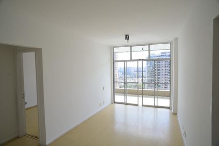Sala de apartamento para alugar com 2 quartos, 70m² em Barra da Tijuca, Rio de Janeiro