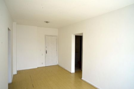 Sala de apartamento para alugar com 2 quartos, 70m² em Barra da Tijuca, Rio de Janeiro