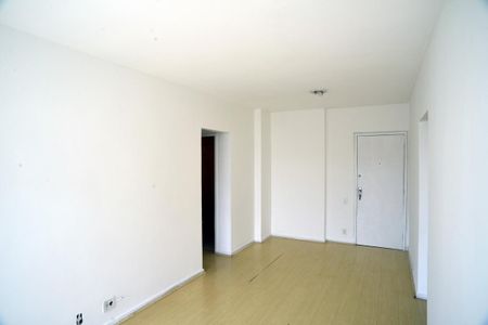 Sala de apartamento para alugar com 2 quartos, 70m² em Barra da Tijuca, Rio de Janeiro