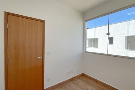 Casa de condomínio à venda com 83m², 3 quartos e 1 vagaQuarto 2