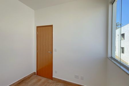 Casa de condomínio à venda com 83m², 3 quartos e 1 vagaQuarto 2