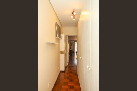 Casa à venda com 200m², 4 quartos e 1 vaga Casa à venda com 200m², 4 quartos e 1 vagaCorredor