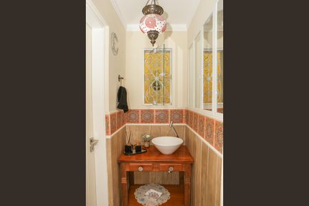 Casa à venda com 200m², 4 quartos e 1 vaga Casa à venda com 200m², 4 quartos e 1 vagaLavabo