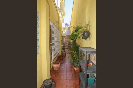 Casa à venda com 200m², 4 quartos e 1 vaga Casa à venda com 200m², 4 quartos e 1 vagaCorredor