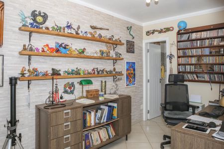 Casa à venda com 200m², 4 quartos e 1 vaga Casa à venda com 200m², 4 quartos e 1 vagaEscritório